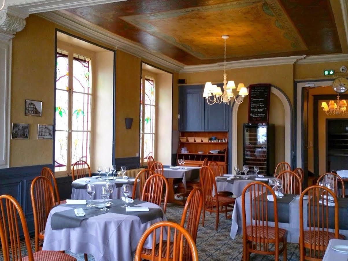 Logis Le Grand Hotel Château-du-Loir Eksteriør bilde